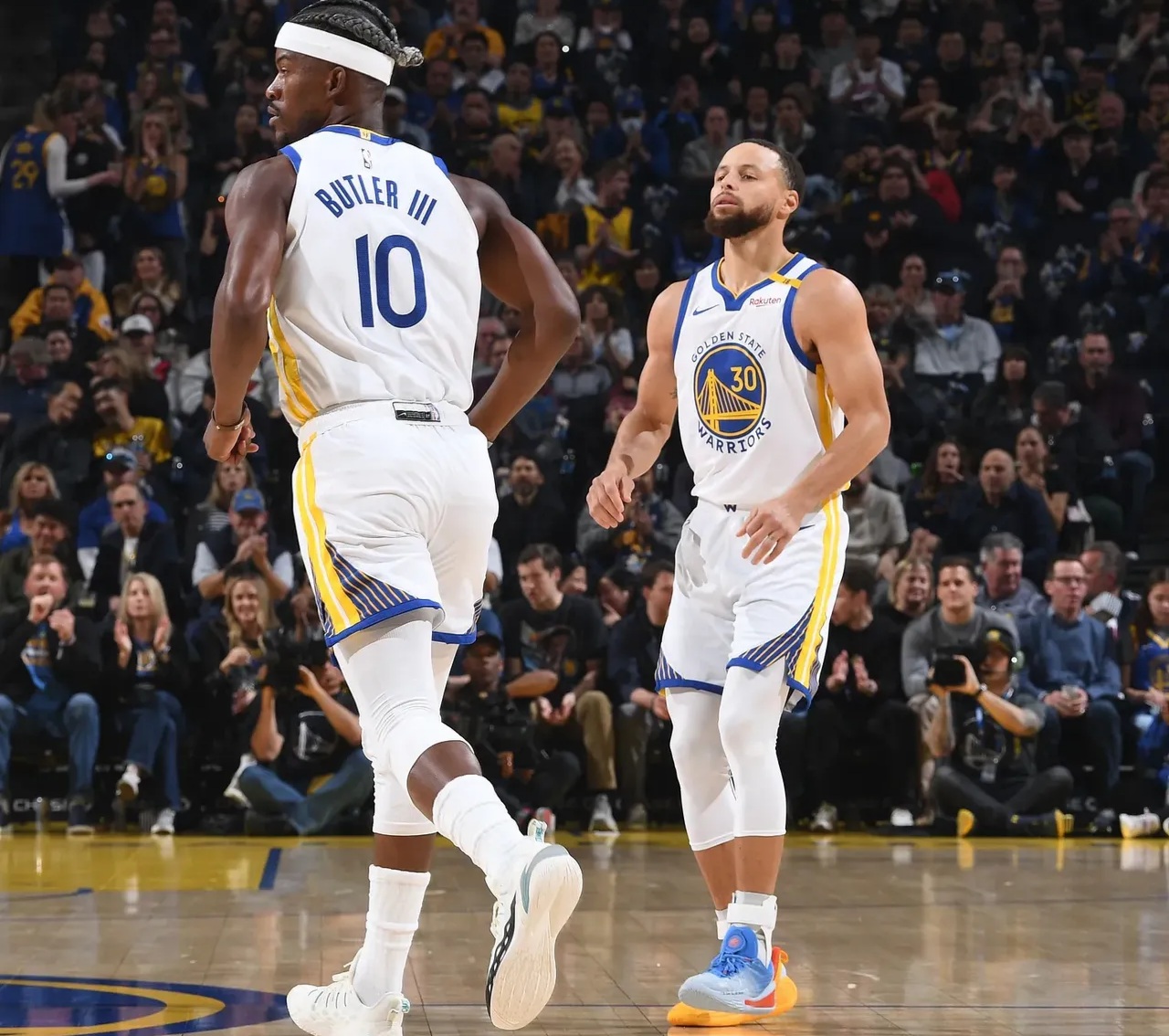 曲靖队员信心满满，高原赛场展风采！（曲靖将士信心十足，高原赛场尽显风采！）