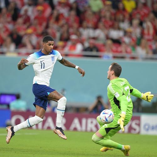 罗伯逊：萨拉赫是队史最佳之一，希望能继续与他并肩作战（罗伯逊：萨拉赫跻身队史顶尖，盼继续与其并肩作战）