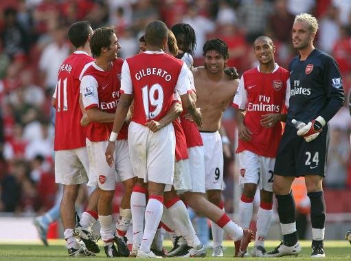 德天空：小腿肌肉受伤的伯卡特至少会缺席12月的比赛（德媒：伯卡特小腿肌肉受伤，至少无缘12月比赛）