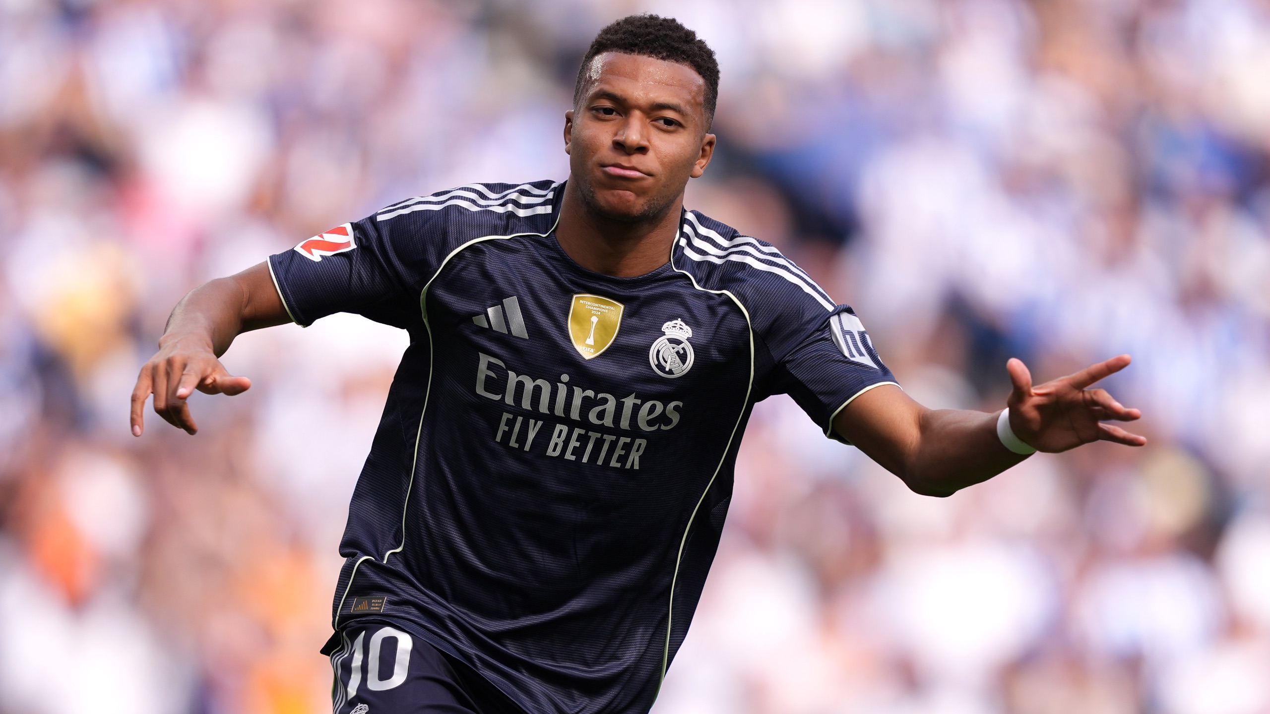 1次退赛引热议！郑钦文敢拒聚光灯，是遗憾还是冠军格局？（一次退赛成焦点：郑钦文选择不追光，是遗憾还是王者心态？）