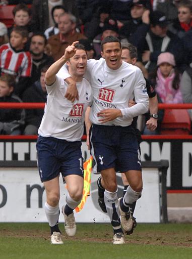 图片报：拜仁极端球迷团体故意燃放烟火以避开欧冠淘汰赛禁令（德媒《图片报》：拜仁极端球迷为规避欧冠淘汰赛禁令故意燃放烟火）