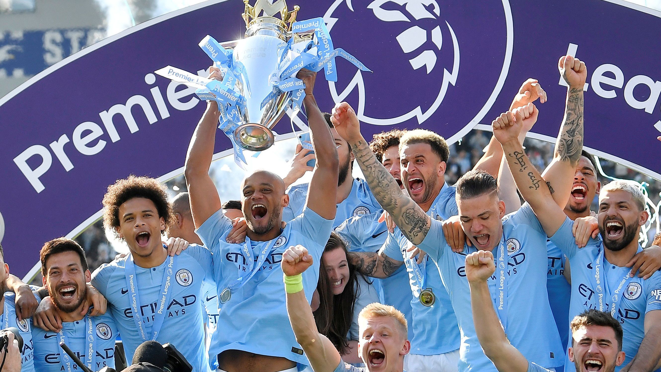 凯恩已在德甲10次完成帽子戏法，为该联赛历史第5多（凯恩德甲已10次戴帽，联赛历史第5多）