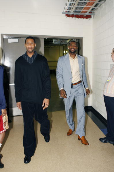 摩根转发评论萨拉赫赛后炮轰言论：也许是时候该来个采访了（摩根转推回应萨拉赫赛后怒言：或许该安排一次专访了）