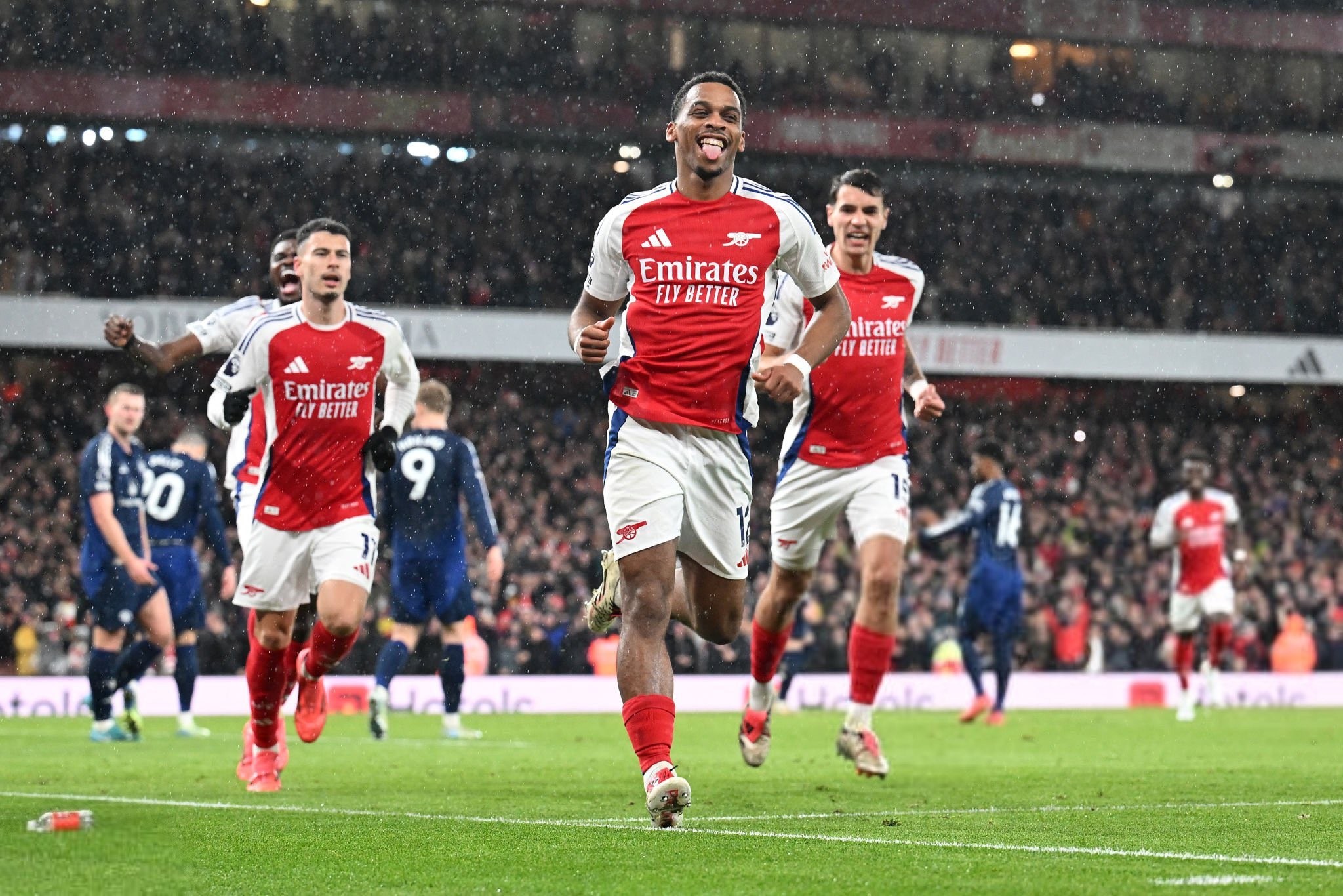 阿劳霍遭遇心理问题，乌拉圭队表支持：我们与你同在（阿劳霍面临心理困扰，乌拉圭队声援：与你并肩同行）