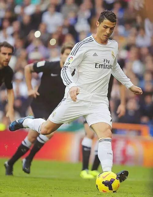 半场战报：阿森纳1-1拜仁，廷贝尔破门，伦纳特-卡尔扳平