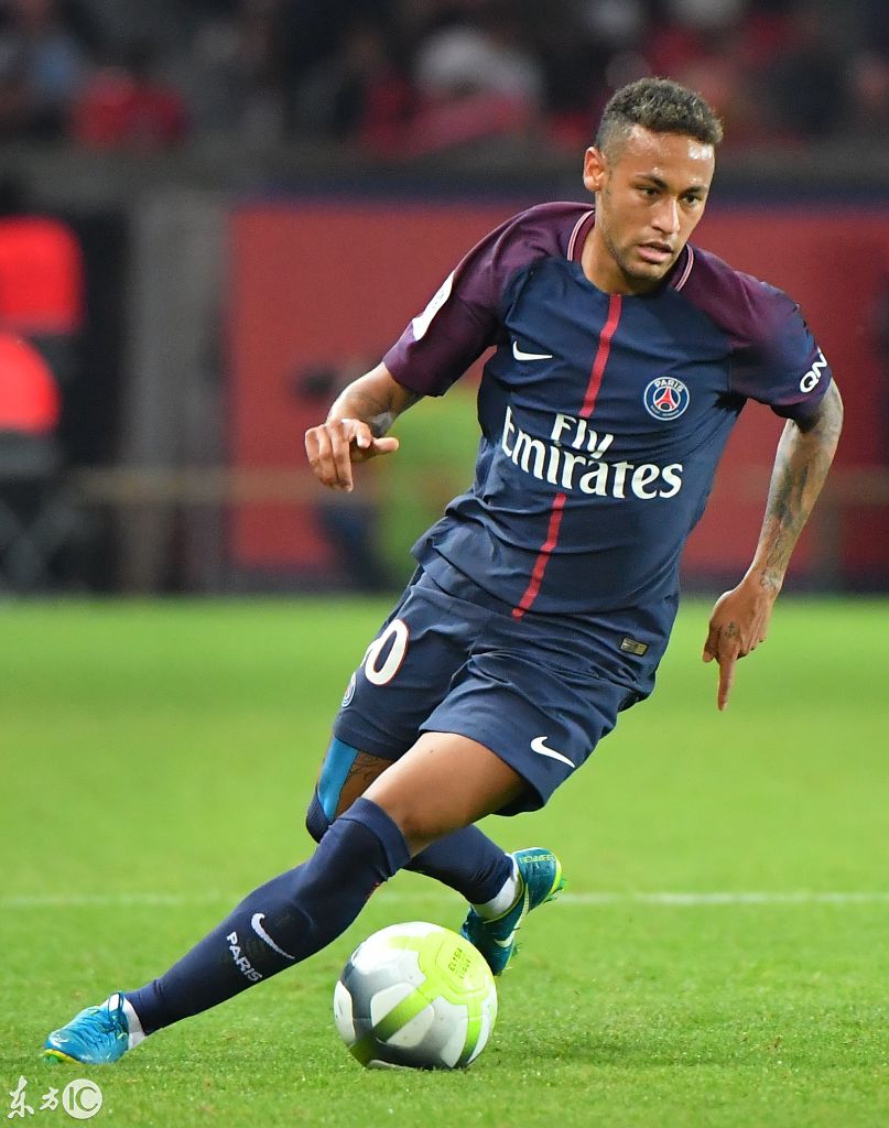 曼联明年还将不得不花巨资买人。（曼联明年仍难免砸重金引援）