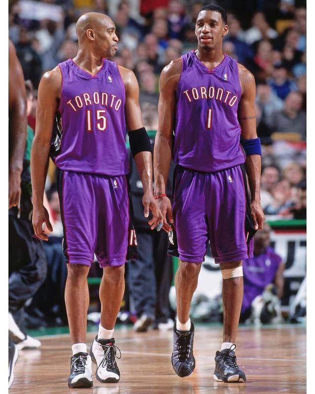 没射正，莱万是巴萨队史首位单赛季西甲两次罚点射偏的球员（莱万本场零射正，成巴萨队史单赛季西甲两次点球踢偏第一人）