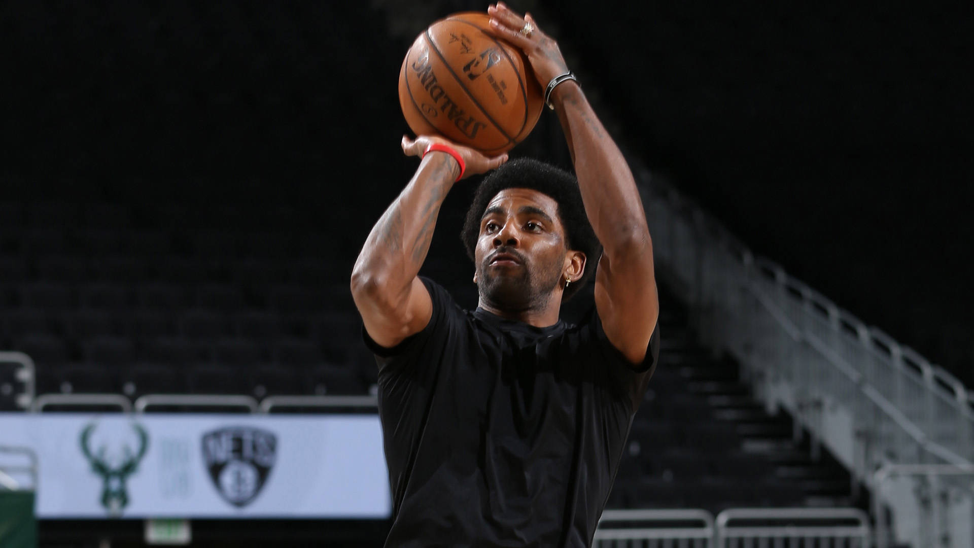 横看成岭侧成峰，乔治娜晒出差照秀出傲人身材（换个角度皆风景，乔治娜晒差旅美照尽显好身材）